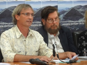 Tim Moon y J.J. Hurtak, durante su presentación en la Conferencia  “Historia Oculta”en  septiembre 2013 
