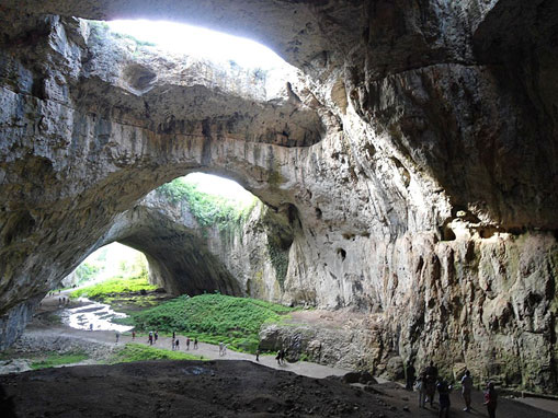 Devetashka-Bulgarian-Cave-main-entrance
