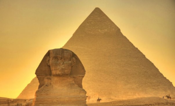 Puesta-de-Sol-en-las-Piramides-de-Egipto.jpg